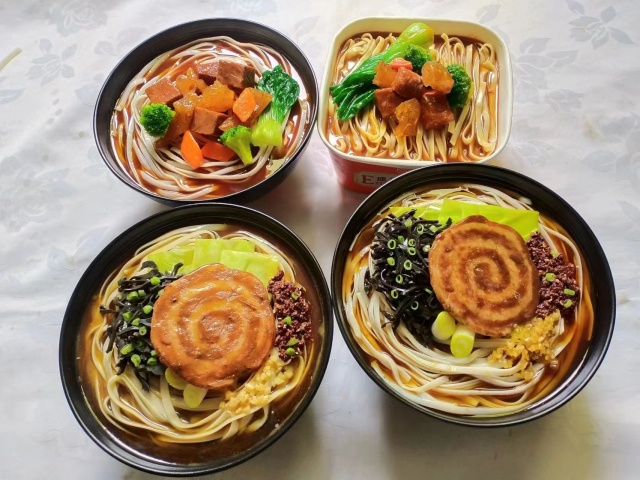 <b>客户打样定制的仿真叉烧面食物模型已完成交货</b>