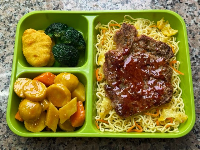 <b>牛扒意面便当样品菜模型</b>